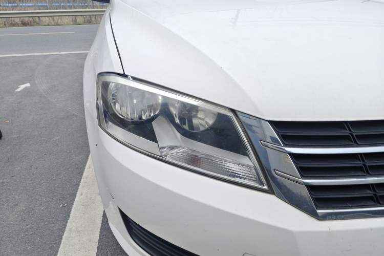 Used Volkswagen Lavida 2013 Revised Classic 1.6L Automatic Fashion Edition Right Front Headlight
