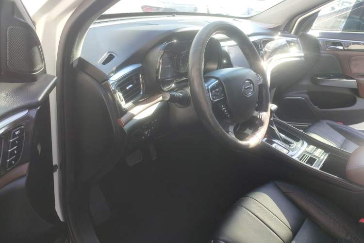 Used GAC Trumpchi GS8 2017 320T Two-Wheel Drive Luxury Smart Connectivity Version (7 Seats)
