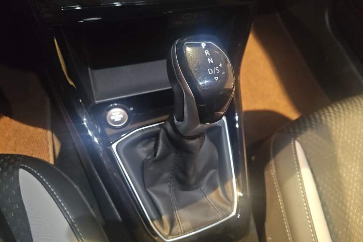 Used Volkswagen Tacqua 2023 200TSI DSG Joy-Connect Edition Gear Lever