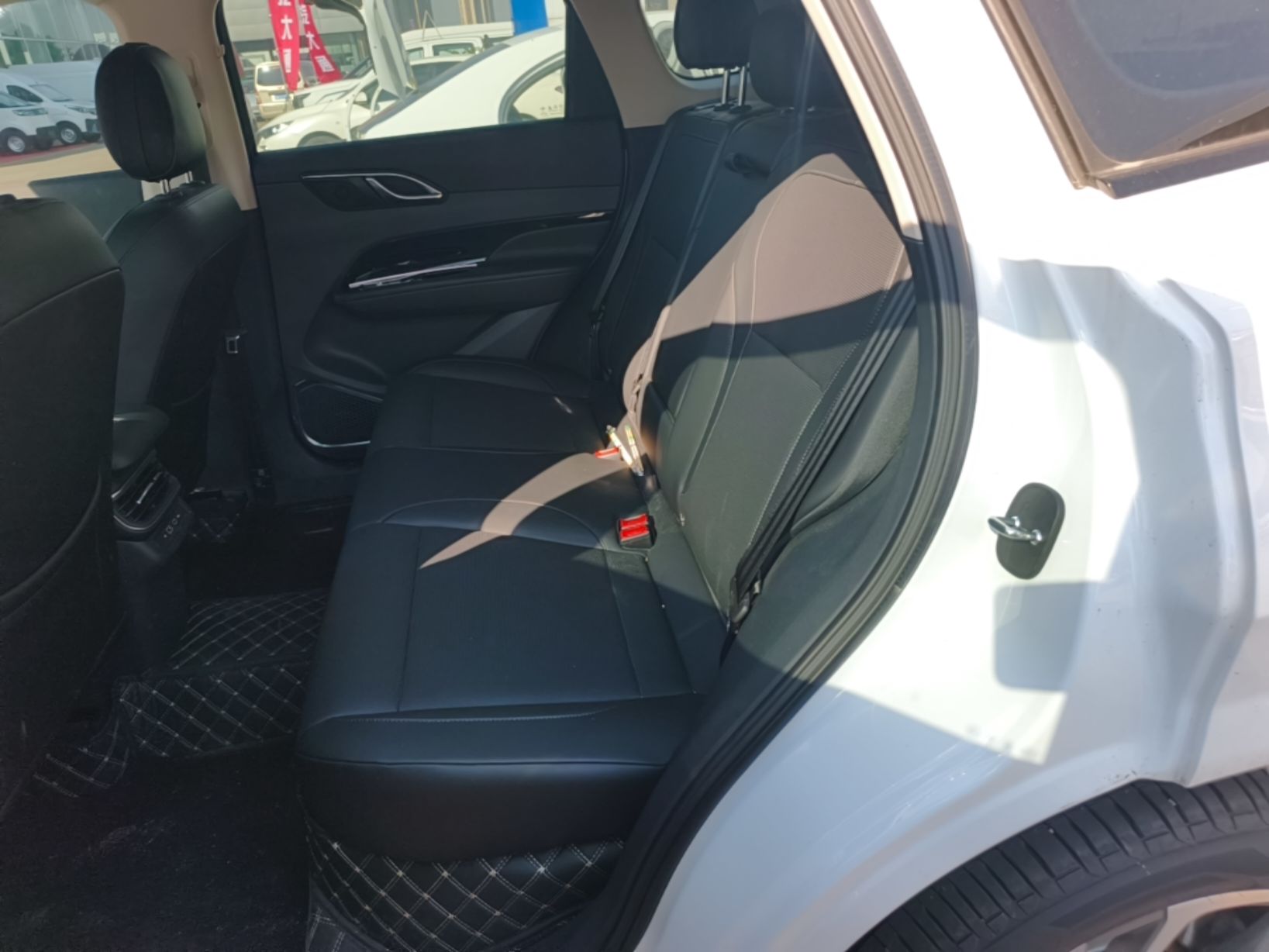 Hongqi HS3 PHEV 2025 Model 117km Jingwei Edition — снимка 20
