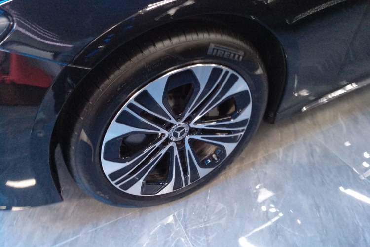 Used Mercedes-Benz E-Class 2025 Facelift E 300 L Luxury Edition
