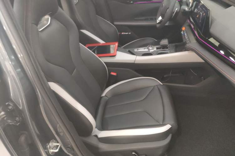 Used Changan UNI-V 2023 1.5T Prestige Model