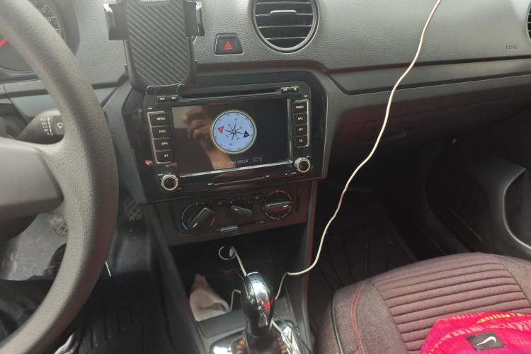 Used Volkswagen Jetta 2015 Value Edition 1.6L Automatic Fashion Version Audio And AC Panel