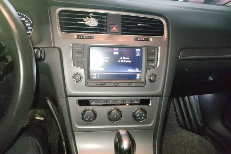 Used Volkswagen Golf 2016 230TSI Automatic Luxury Version
