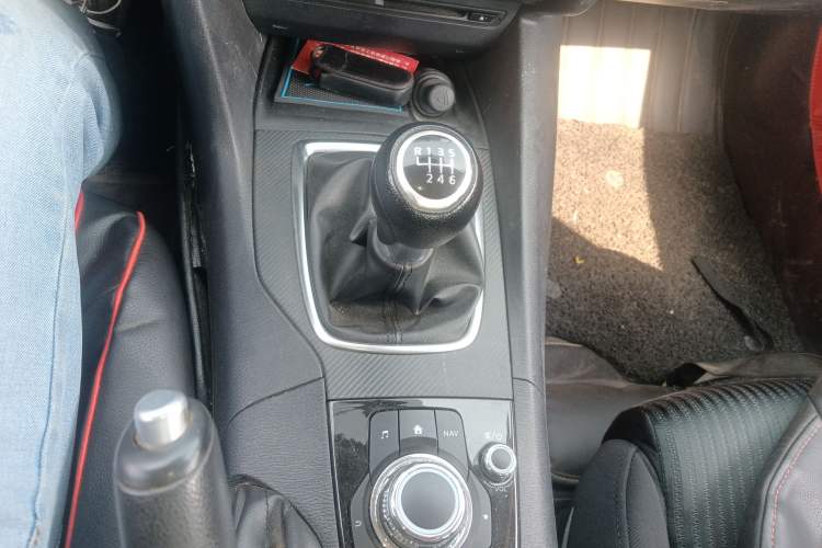 Used Mazda 3 Axela 2014 Sedan 1.5L Manual Comfort Model
