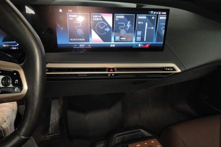 Used BMW iX 2022 xDrive40 Audio And AC Panel