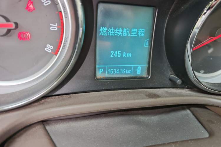 Used Buick Regal 2014 2.0L Leading Fashion Edition Odometer Close Up