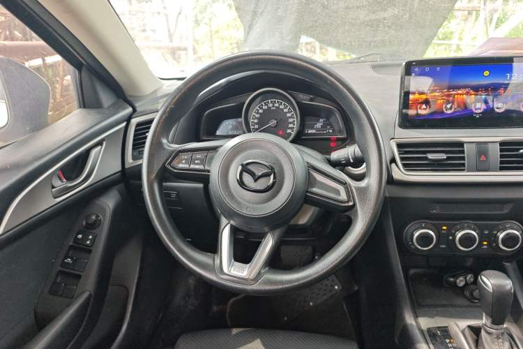 Used Mazda 3 Axela 2017 Sedan 1.5L Automatic Comfort Model Emission Standard China V
