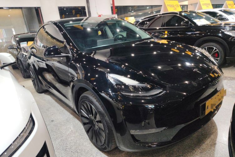 Used Tesla Model Y 2023 Long-Range All-Wheel-Drive Version Front Right 45 Deg