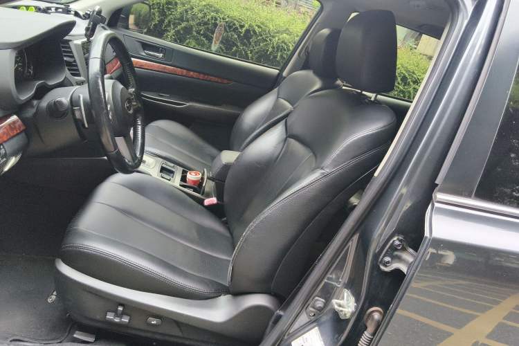 Used Subaru Outback 2010 2.5i Luxury Edition Left Front Seat