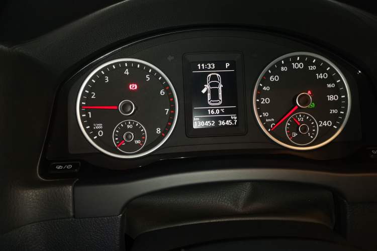 Used Volkswagen Tiguan 2017 300TSI Automatic Two-Wheel Drive Silk Road Luxury Edition Odometer Close Up