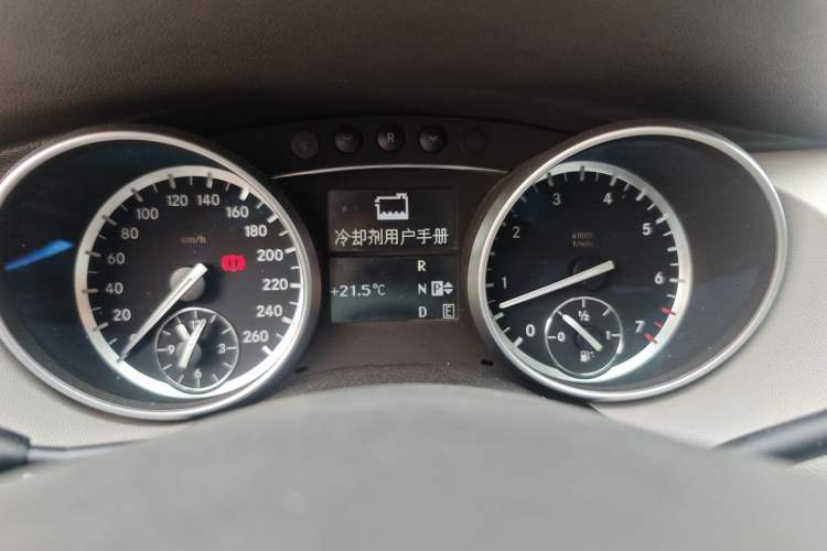 Used Mercedes-Benz R-Class 2015 R 320 4MATIC Luxury Model Instrument Cluster