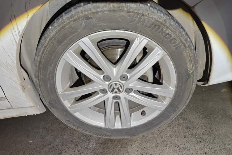 Used Volkswagen Sagitar 2018 280TSI DSG Luxury Model Right Front Wheel Hub