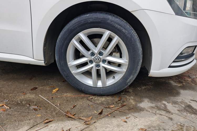 Used Volkswagen Gran Lavida 2017 180TSI DSG Comfort Edition Right Front Wheel Hub