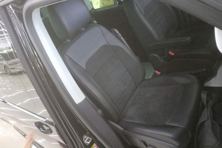 Used Volkswagen Multivan 2018 2.0 TSI 4x4 Explorer Edition 7-Seater
