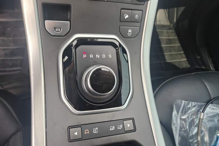 Used Land Rover Range Evoque 2018 240 PS SE Smart Brilliance Edition Gear Lever
