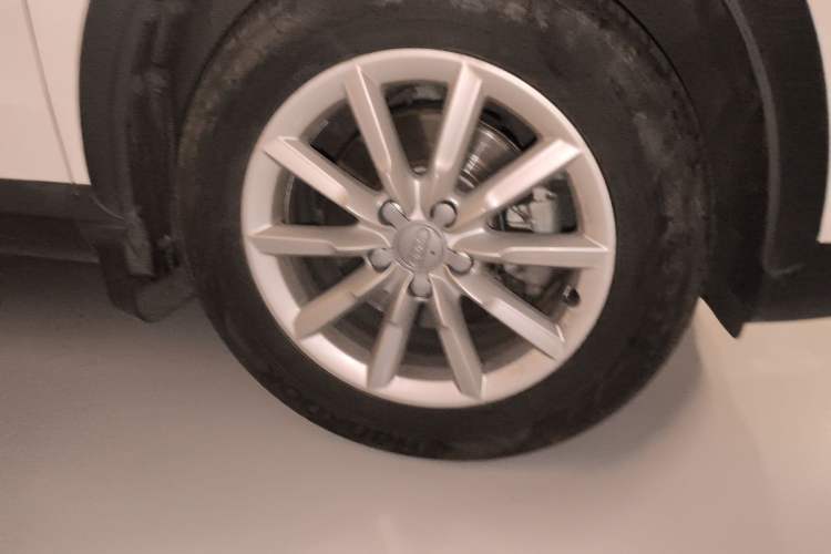 Used Audi Q3 2015 30 TFSI Ambition Edition Right Front Wheel Hub
