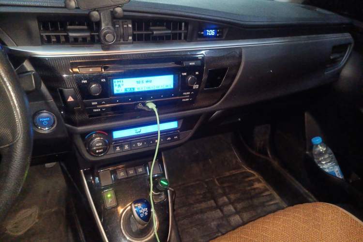 Used Toyota Levin 2016 Dual-Engine 1.8H GS E-CVT Elite Model with Sunroof Audio And AC Panel