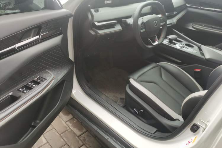 Used Changan UNI-V 2023 1.5T Prestige Model