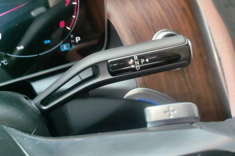 Used Mercedes-Benz GLC 2025 GLC 300 L 4MATIC Dynamic Model 5 Seats Gear Lever