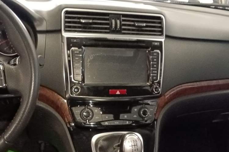 Used Haval H6 2013 Sports Edition 1.5T Manual Two-Wheel Drive Elite Model Audio And AC Panel