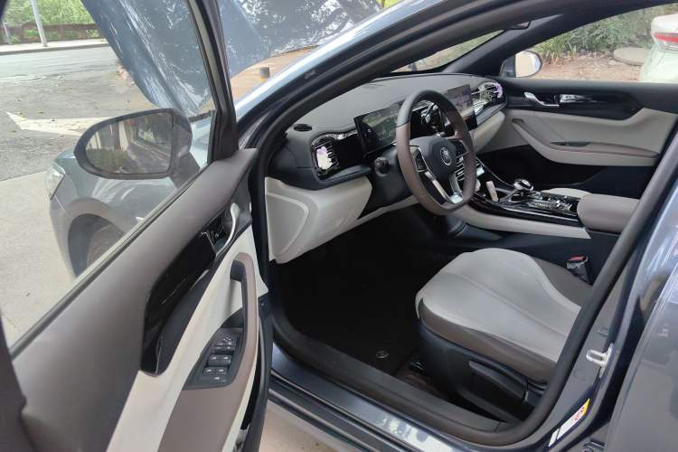 Used BYD Qin PLUS 2024 HONOR Edition DM-i 55KM Leading Model Driver Seat