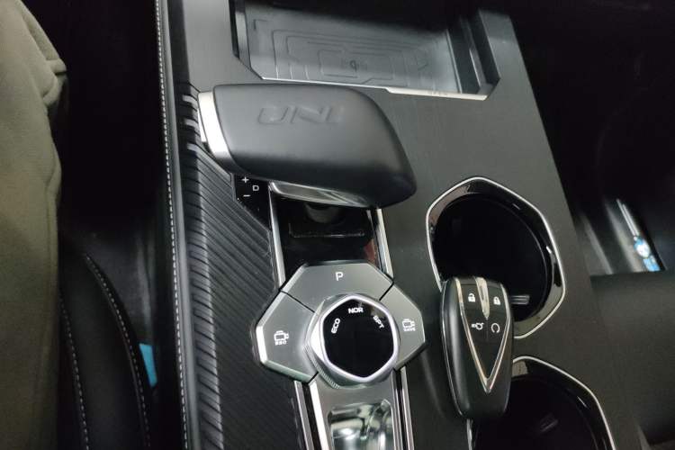 Used Changan UNI-K 2024 2.0T Two-Wheel Drive Global Edition
