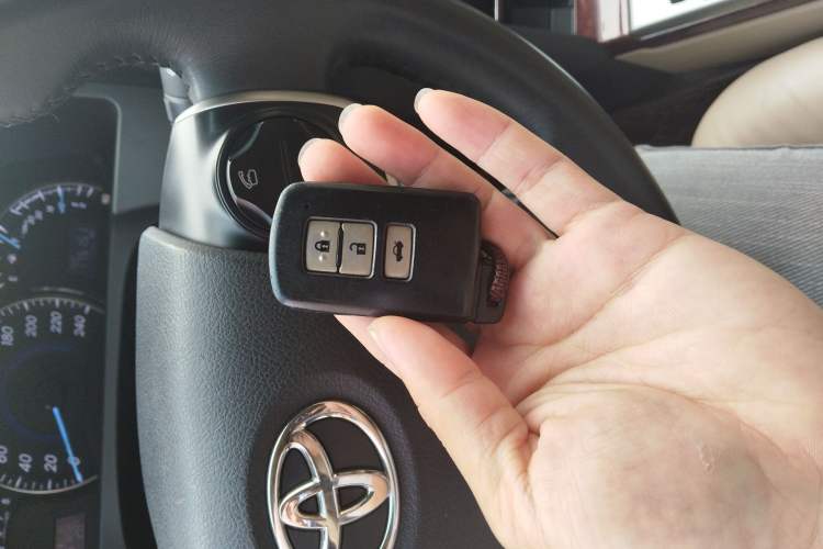 Used Toyota Camry 2012 2.5G Luxury Edition Vehicle Key