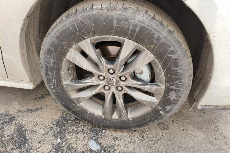 Used Toyota SIENNA 2026 Model 2.5L Dual-Engine Two-Wheel-Drive Comfort Edition Right Front Wheel Hub