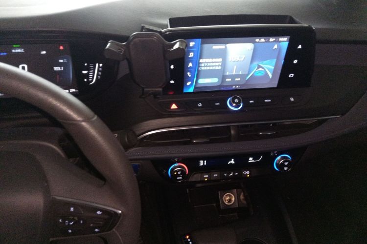 Used Buick Velite 6 2022 Connected & Shared PLUS Center Console