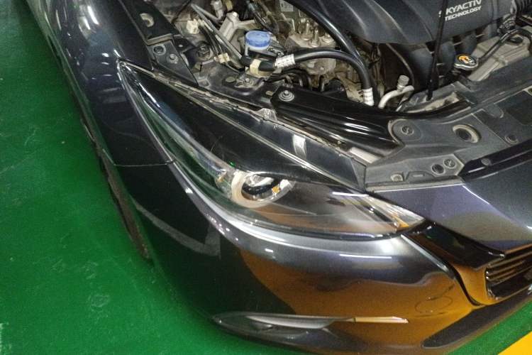 Used Mazda 3 Axela 2017 Hatchback 2.0L Automatic Luxury Model China VI Standard Right Front Headlight