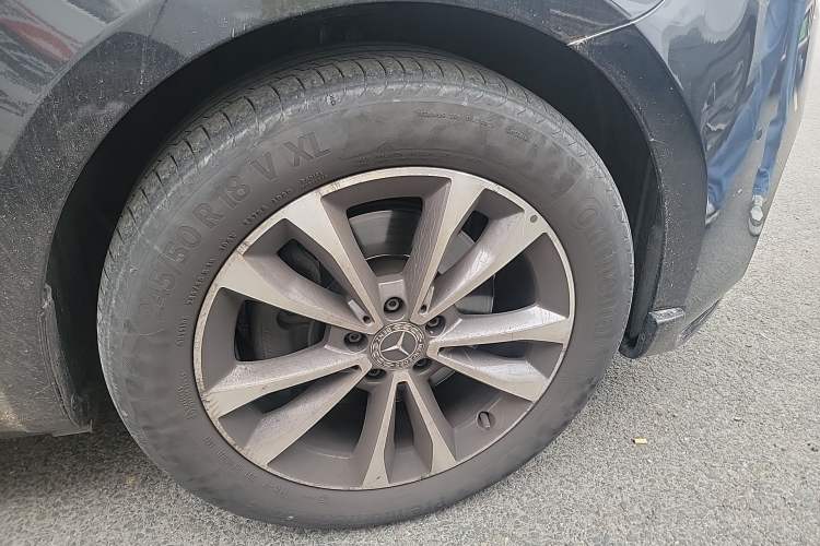 Used Mercedes-Benz V-Class 2020 V 260 Avantgarde Edition Right Front Wheel Hub