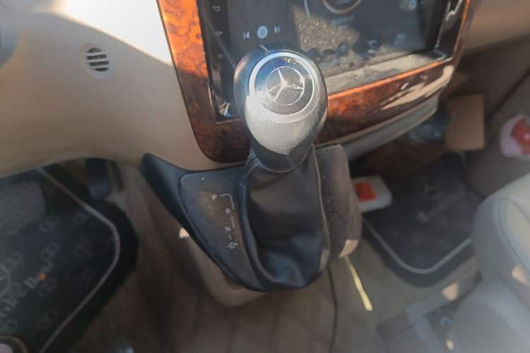 Used Mercedes-Benz Viano 2013 3.0L Comfort Edition Gear Lever