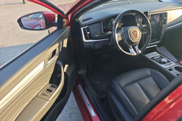 Used Roewe i6 New Energy 2017 45T Hybrid Connect & Smart Enjoyment Edition Interior 3