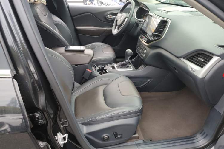 Used Jeep Cherokee 2016 2.4L Leading Edition