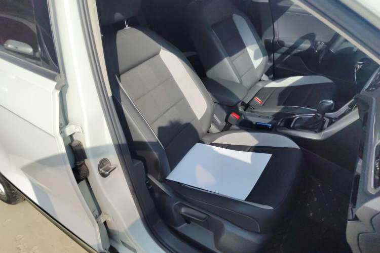 Used Volkswagen T-ROC 2019 230TSI DSG Two-Wheel-Drive Advanced Version China VI Standard
