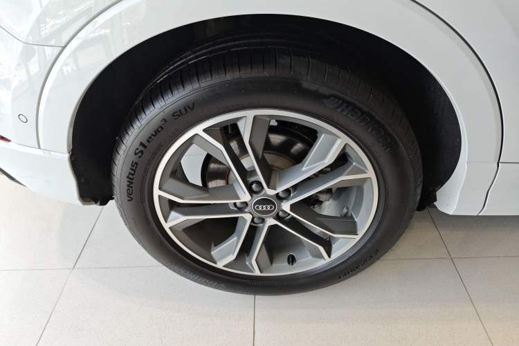 Used Audi Q3 2024 40 TFSI Fashion Dynamic Model
