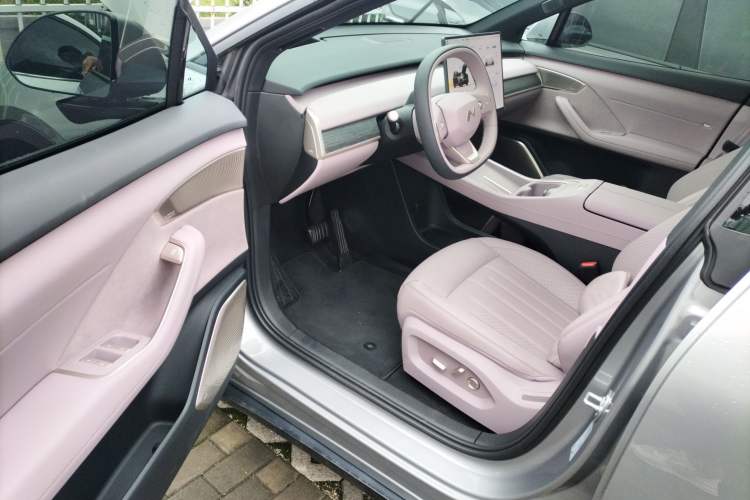 Used ONVO L60 2024 60 kWh Rear-Drive Version