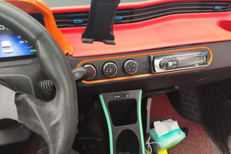 Used Wuling Hongguang MINIEV 2020 Enjoyment Model Lithium Iron Phosphate Audio And AC Panel