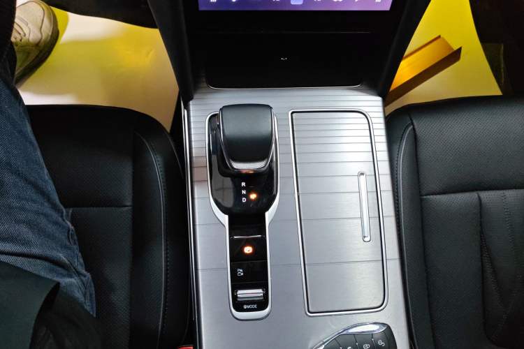 Used Hongqi HS7 PHEV 2024 2.0T PHEV Four-Wheel Drive Flagship Edition 6 Seats
