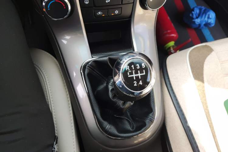 Used Chevrolet Cruze 2015 1.5L Classic SE MT Gear Lever