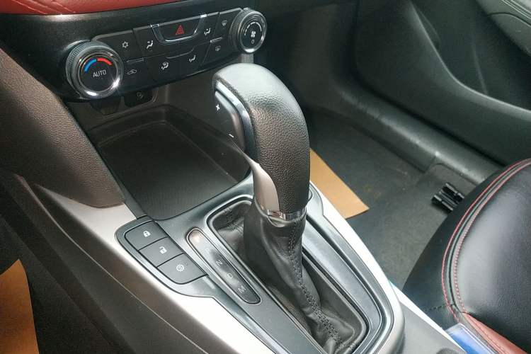 Used Chevrolet Malibu 2017 1.5T Automatic Comfort Edition Gear Lever