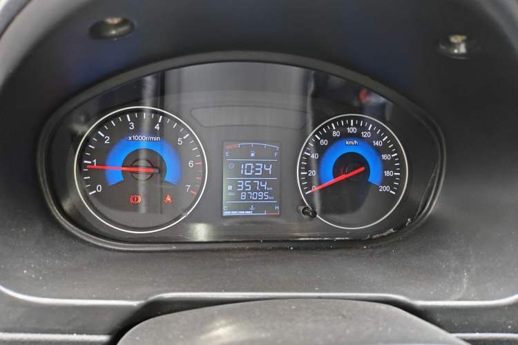 Used Dongfeng Fengon 330 2016 1.5L Manual Enjoyment Model DK15 Instrument Cluster