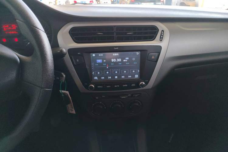 Used Citroen Elysee 2015 Zhishang Edition 1.6L Manual Fashion Model Audio And AC Panel