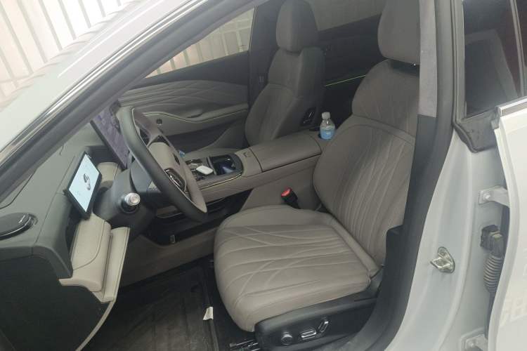Used Geely Galaxy 8 2025 130km EM-i Flagship Edition
