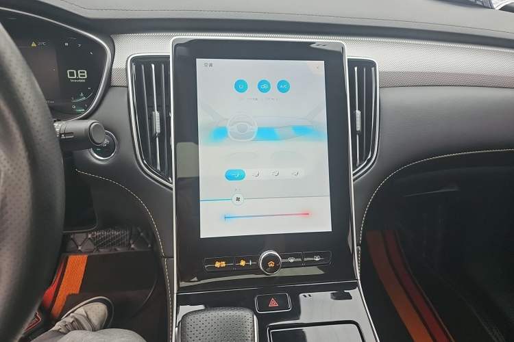 Used Roewe i6 MAX 2020 300TGI Automatic "Swell Cool Smart Drive" Edition Audio And AC Panel