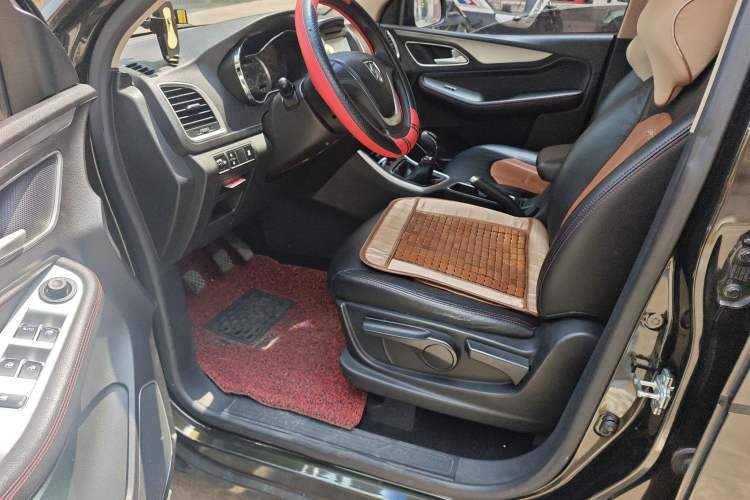 Used Baojun 560 2015 1.8L manual Comfort trim level
