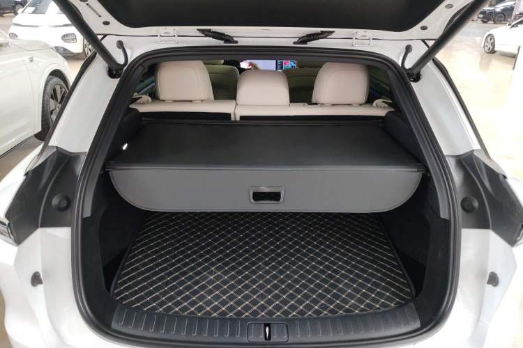 Used Li Auto i6 2025 Model Two-Wheel-Drive Standard Type
