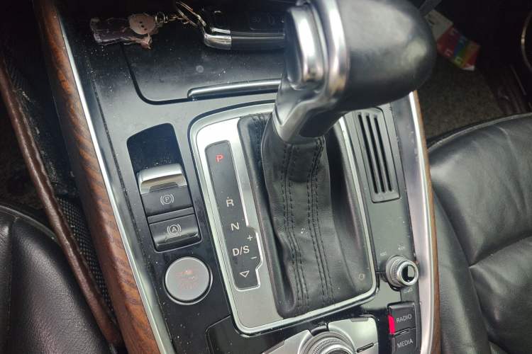 Used Audi Q5 2013 40 TFSI Comfort Edition Gear Lever