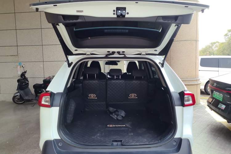 Used Toyota Wildlander 2024 2.0L CVT Two-Wheel Drive Leading Edition